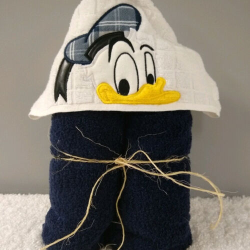 Donald Duck Hooded Towel Thumbnail
